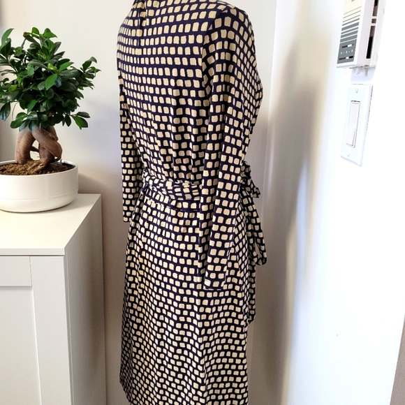 Banana Republic Classic Wrap Dress - Picture 5 of 8